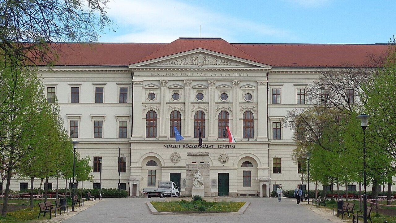 Nemzeti Közszolgálati Egyetem botrány