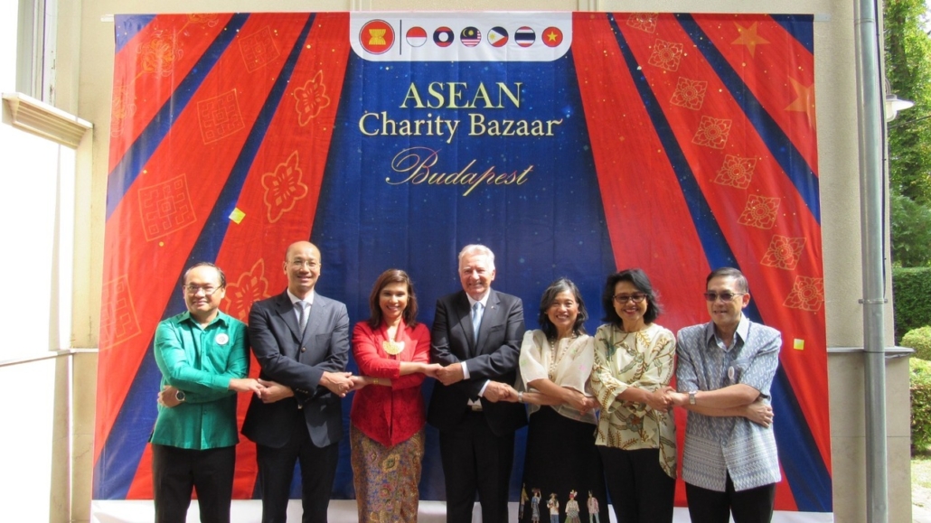 ASEAN jótékonysági bazár ünnepség diplomácia együttműködés