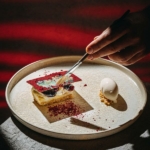 A Costes Downtown jubileuma egy új, komplex élmény születése: a fine dining és a kortárs művészet összekapcsolása egy fesztelen, mégis minőségi formában, közvetlenül a város szívében.