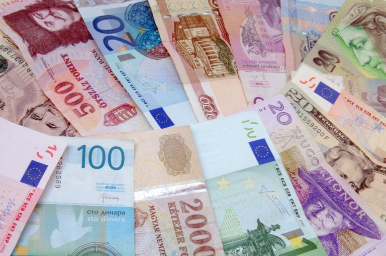 Egyre erősebb a forint a többi devizával szemben