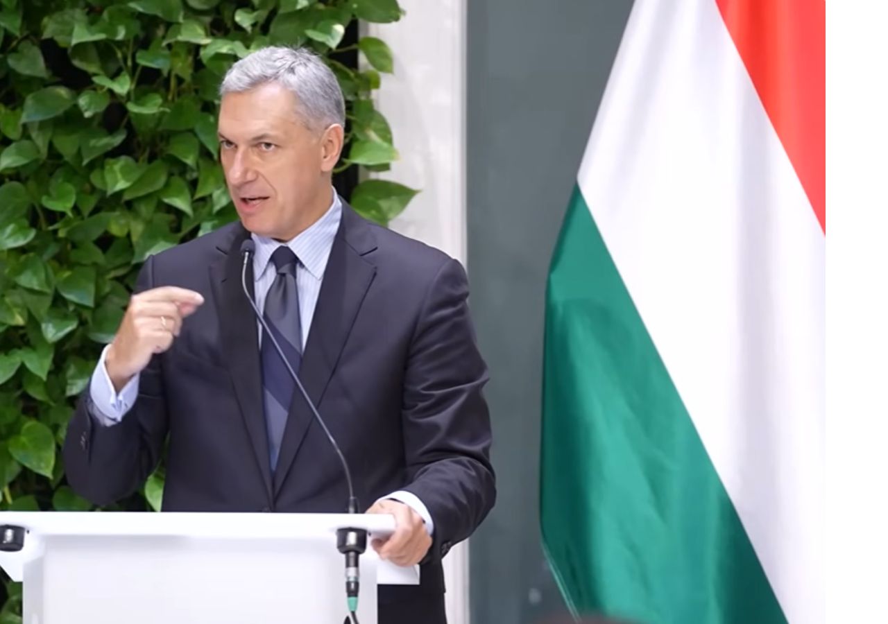 Lázár János autópálya sebességhatár növelés nemzeti konzultáció KRESZ 2025