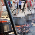Hagyományos magyar étel lecsó fesztivál halászlé kocsonya