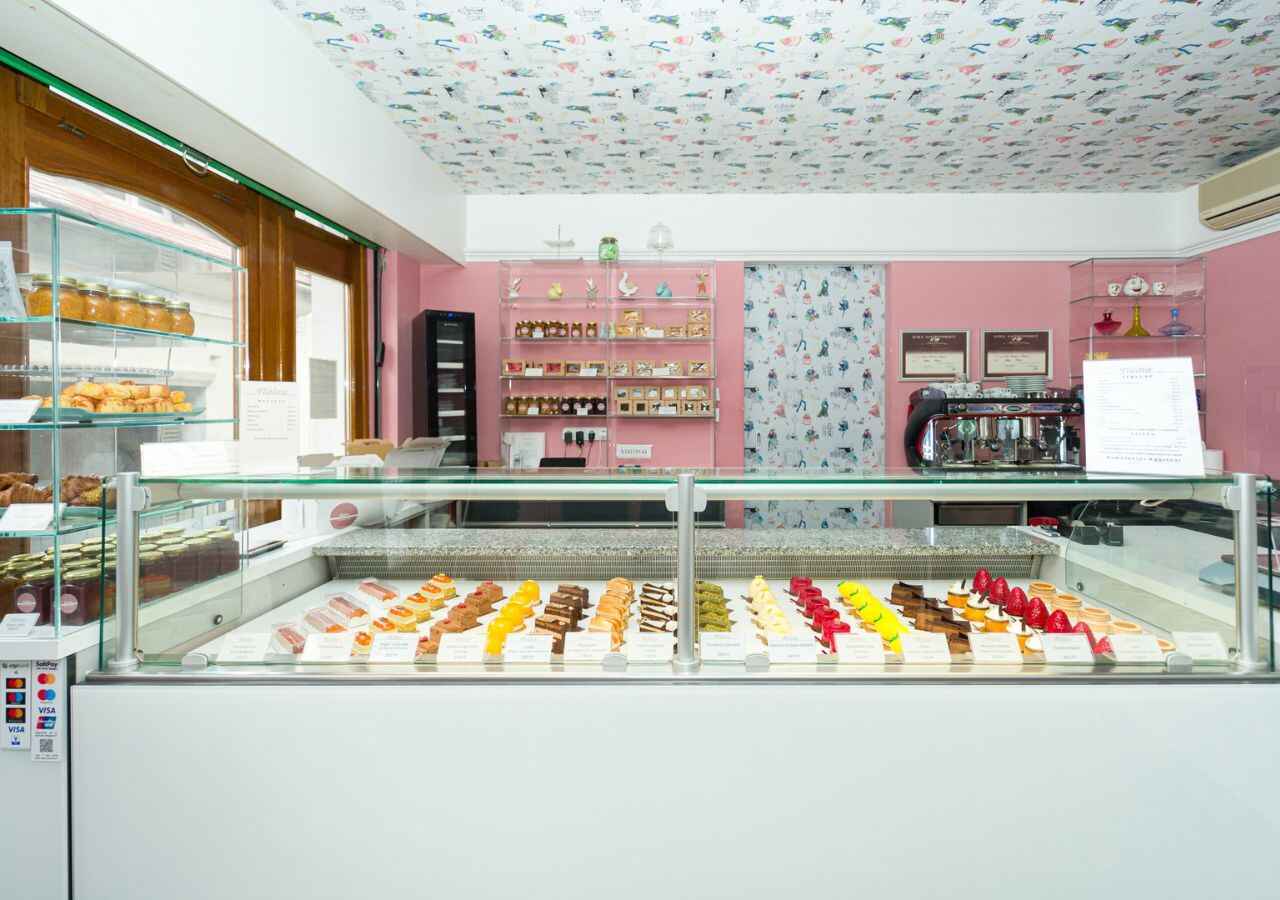 Málna The pastry shop cukrászda visszatér édességek torta sütemény