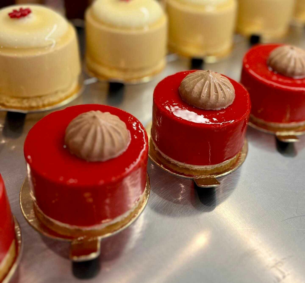 Málna The pastry shop cukrászda visszatér édességek torta sütemény vegán süti