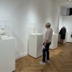 Megnyílt a kínai Dehua fehér porcelán kiállítás Budapesten