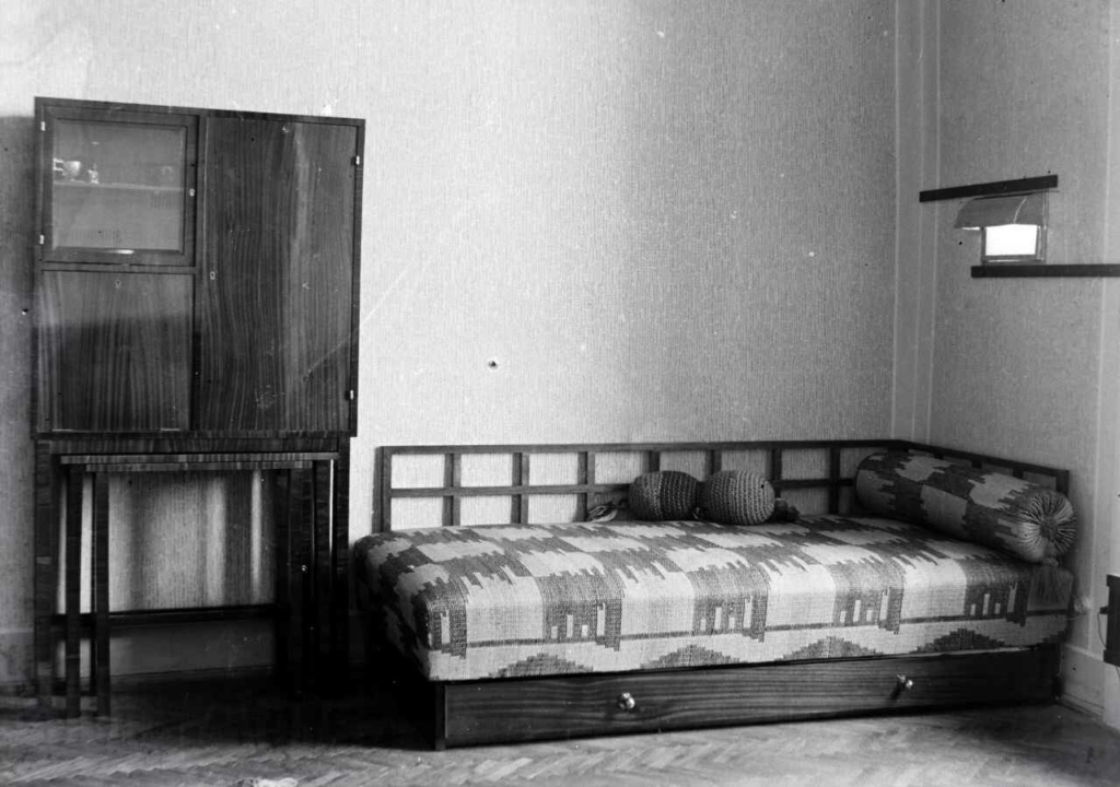 20.század szocializmus munkás lakás lakhatás bérlés ágy Budapest kommunizmus munkásszálló