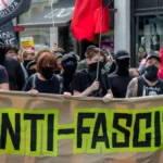 Terrorszervezet lehet az antifa mozgalom