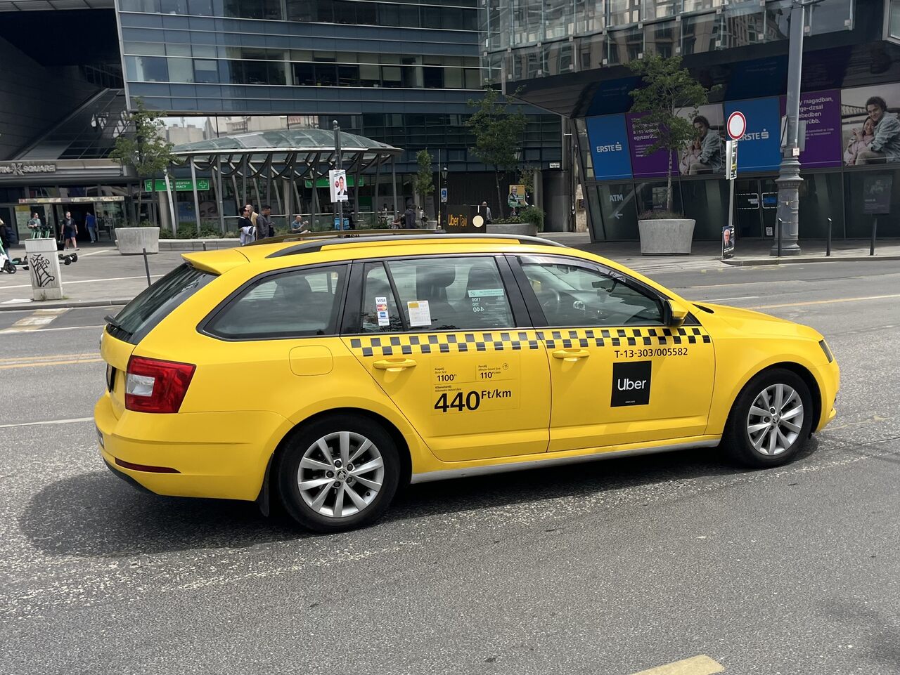 uber futár taxi budapest