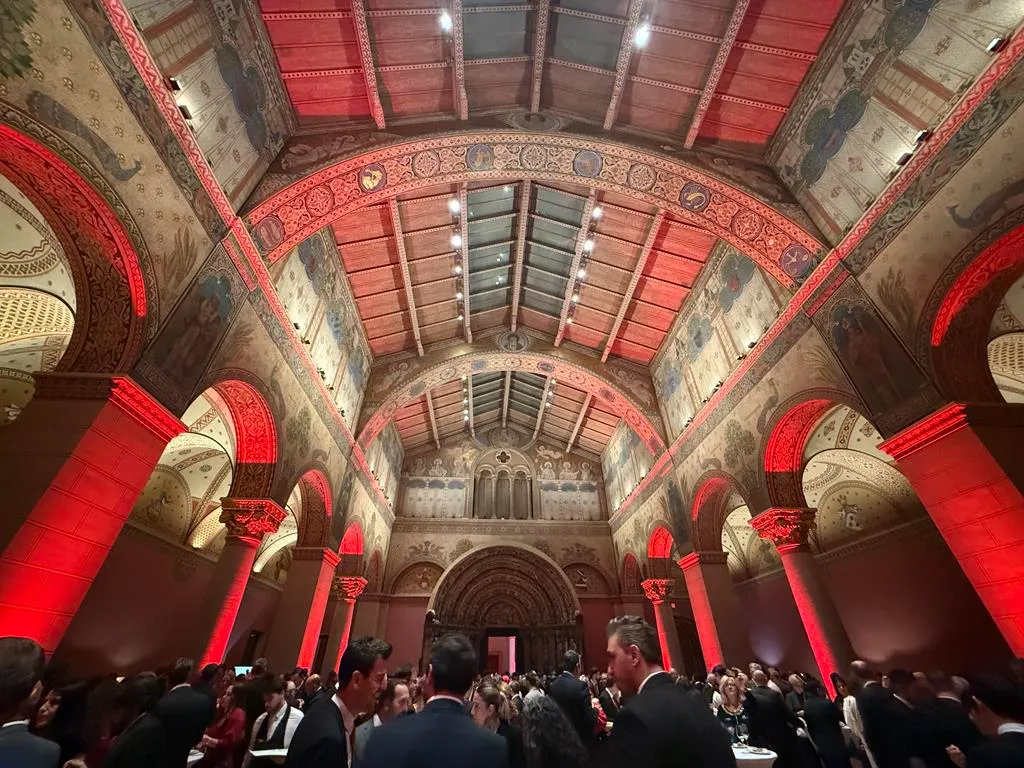 Budapest vörös-fehérbe öltözött: így köszöntötték a 102 éves Török Köztársaságot