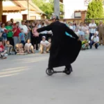 Gördeszkás magyar pap