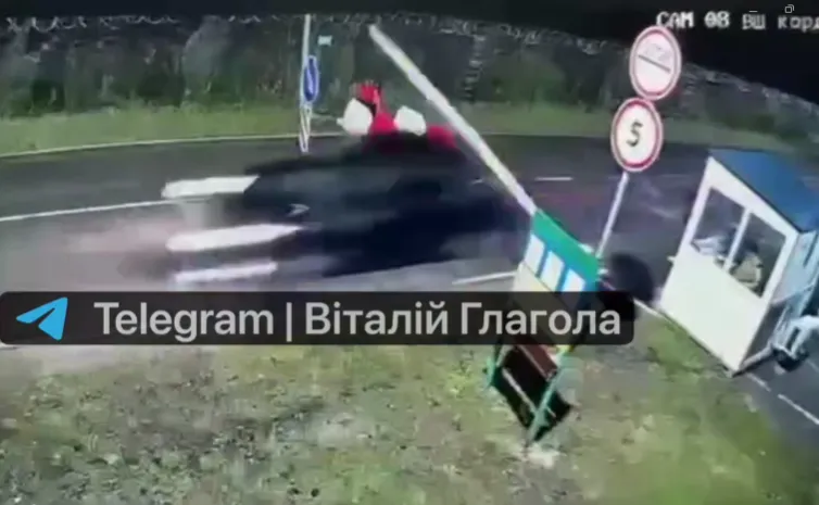 A határsorompón áttörve menekült a magyar politikus