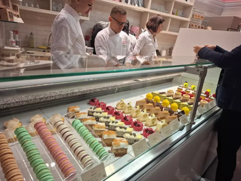 Málna The pastry shop Magyarország legjobb cukrászda Budapest