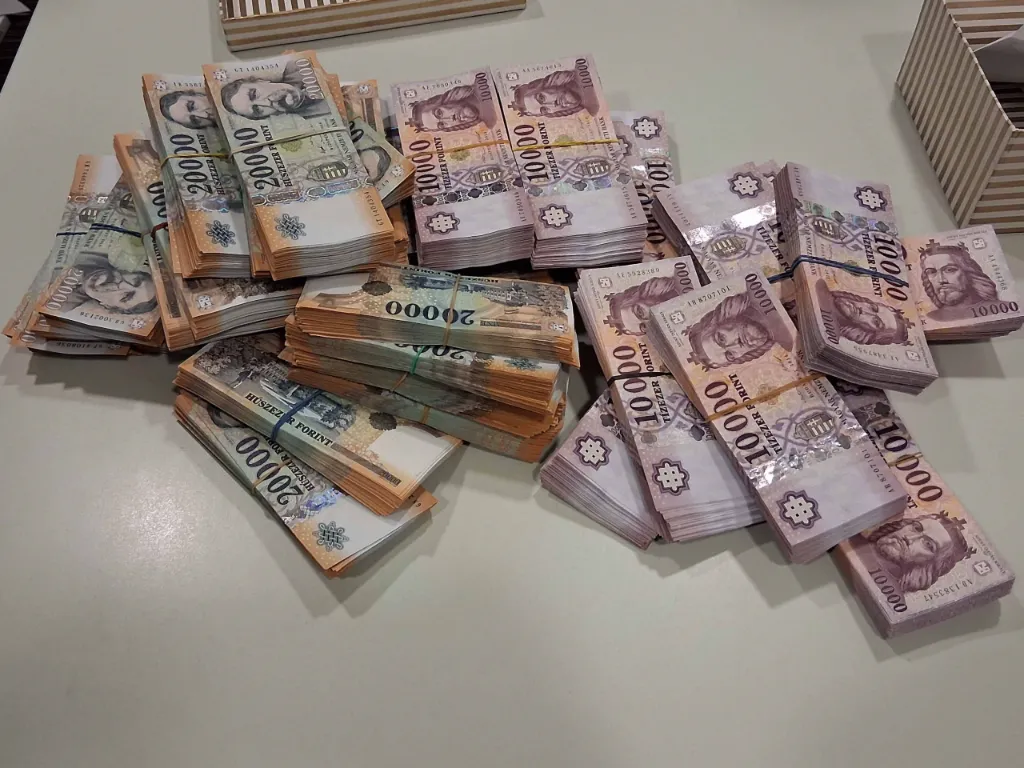 Több száz millió forintot csaltak ki áldozataiktól budapesti főorvosok
