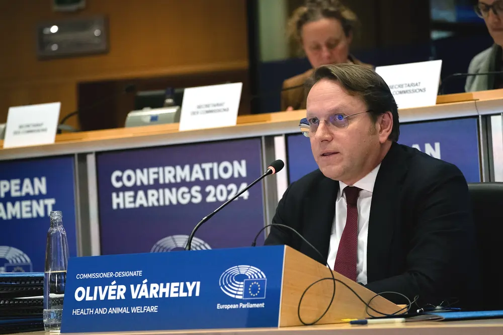 Várhelyi Olivér Brüsszeli kémbotrány Európai unió
