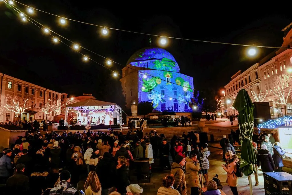 Pécsen mától mesés adventi vásár és ünnepi programkavalkád vár!