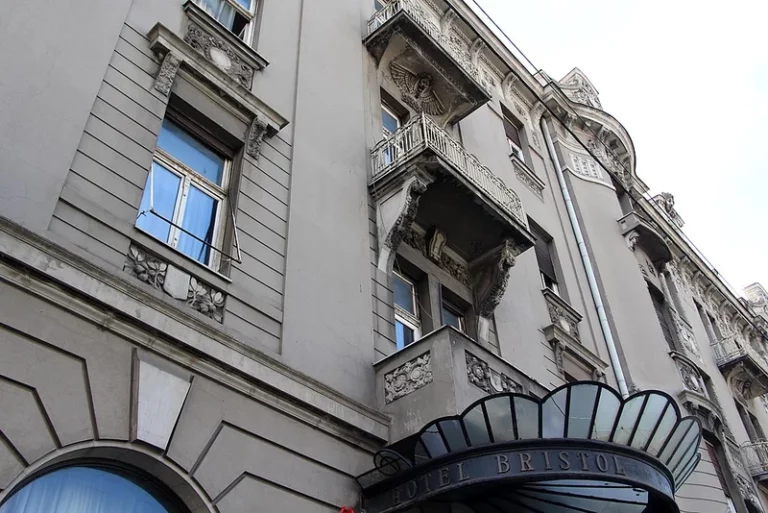 Hotel Bristol Belgrád Budapest Eagle Hills mini-Dubaj arab befektető