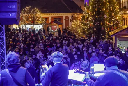 Családias hangulatú karácsonyi vásár Óbudán
