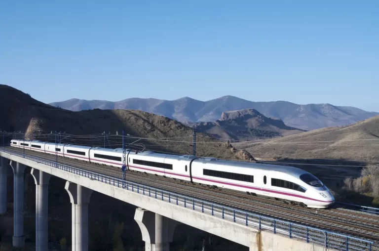 európai nagysebességű vasút vonat Budapest