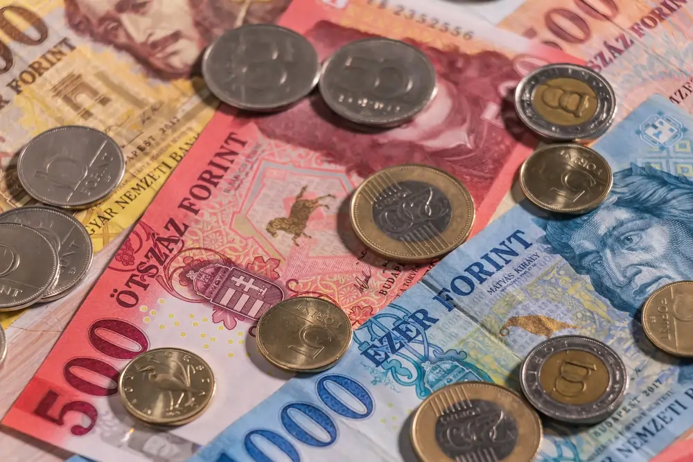 forint dollár árfolyam kamat erősödés