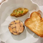 Recept: Hízott kacsamáj terrine kakukkfüves körtechutneyval