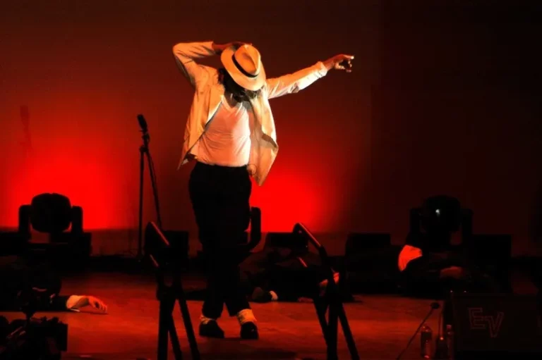 michael-jackson-kiallitas