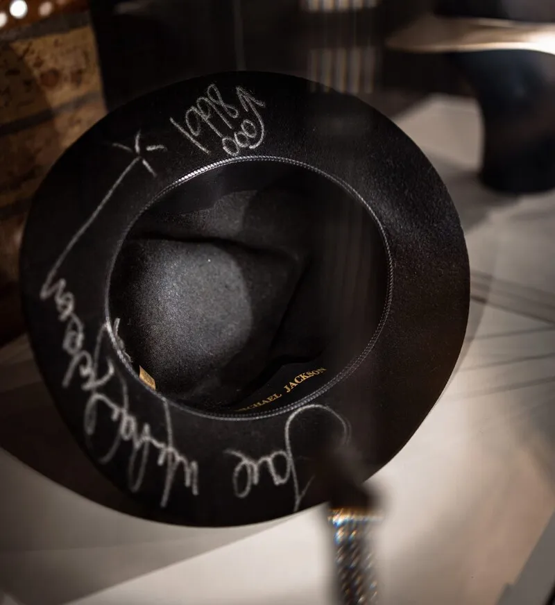 michael-jackson-kiallitas-budapest