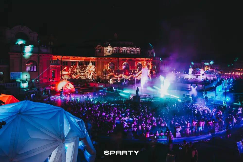 Legjobb fürdők este Budapesten éjszakai fürdőzésre, Széchenyi