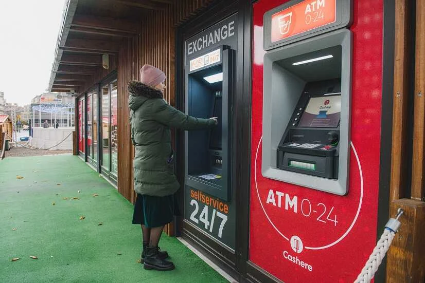 Új, éjjel-nappal működő valutaváltó automata jelent meg Budapest belvárosában!