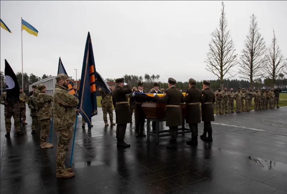 Zsidó származású magyar honvédot temettek Ukrajna hőseként