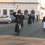 Hagyományosan szeretnéd búcsúztatni az óévet? Ezeken a településeken megtapasztalhatod a csergetés hagyományát