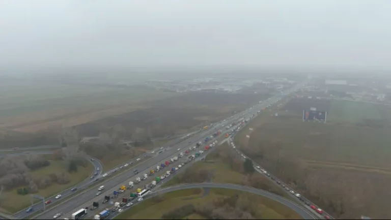 Hatalmas kamionos tüntetés Budapesten