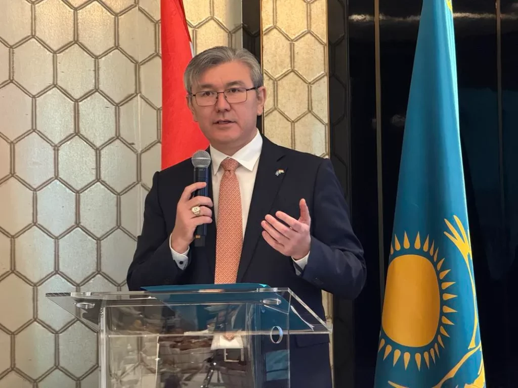 Abzal Saparbekuly, Kazahsztán budapesti nagykövete. Fotó: helló Magyar