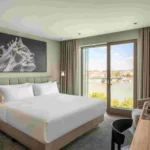 Leon Hotel Lounge room