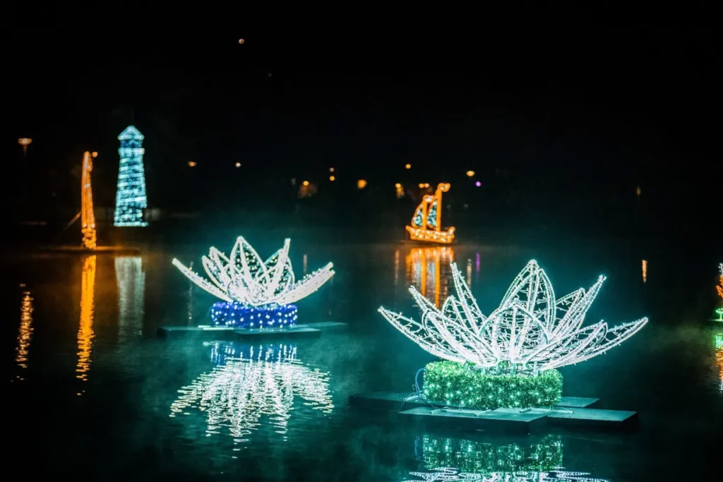 Miskolcon utazhatsz Európa legszebb adventi villamosán