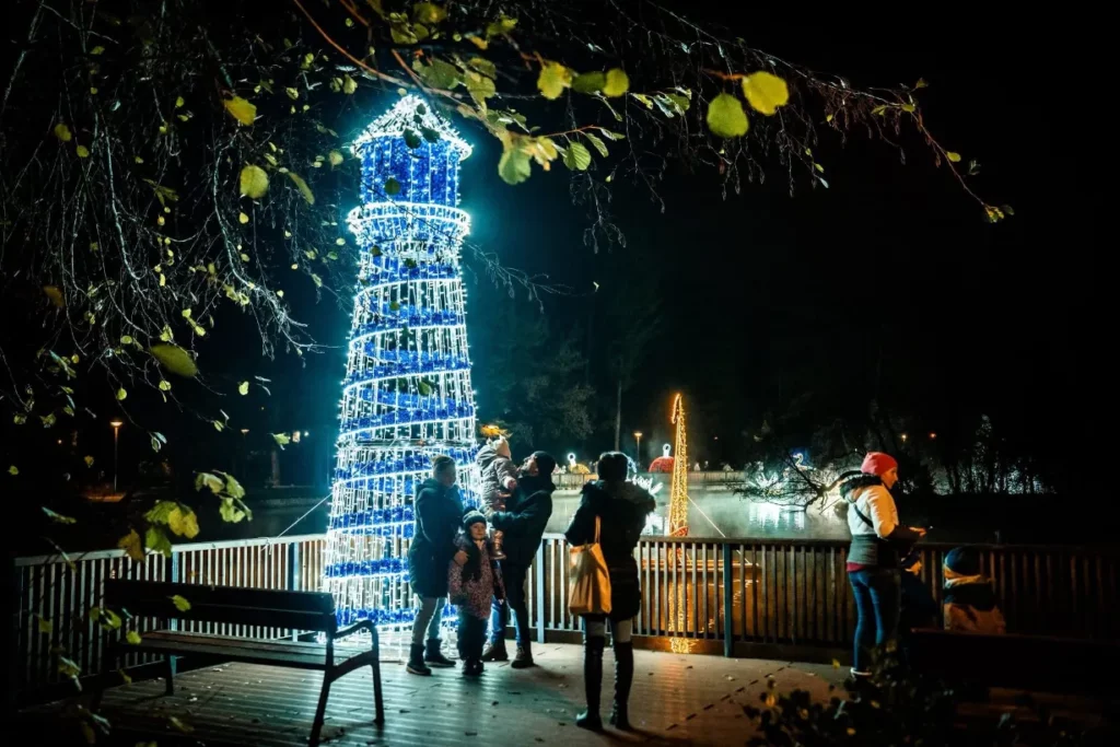 Miskolcon utazhatsz Európa legszebb adventi villamosán