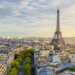 Repülő busz Párizs felett: 22 percet spórolnak az ingázók Európa leghosszabb városi felvonójával!