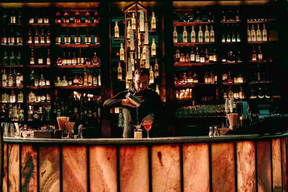 Így hódítja meg a koktélvilágot a Tokaji Aszú – Ünnepi trend és a Golden Peacock receptje