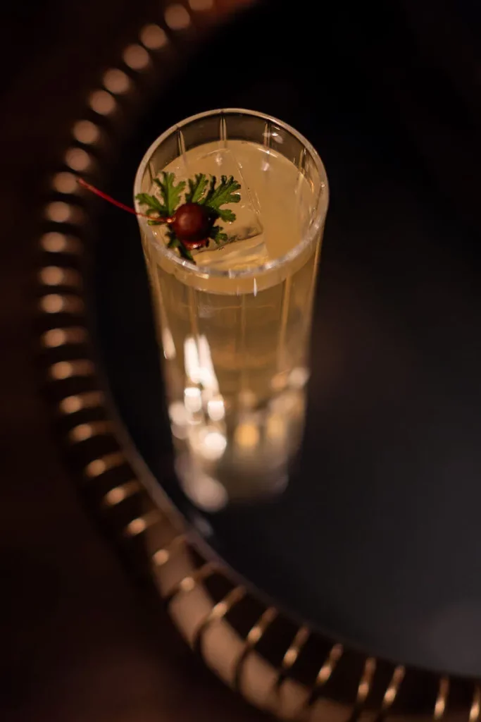 Így hódítja meg a koktélvilágot a Tokaji Aszú – Ünnepi trend és a Golden Peacock receptje