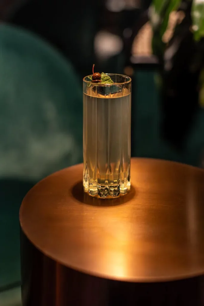 Így hódítja meg a koktélvilágot a Tokaji Aszú – Ünnepi trend és a Golden Peacock receptje