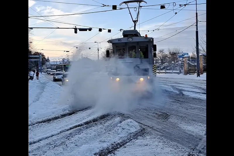115 éves villamos miskolc hótakarítás
