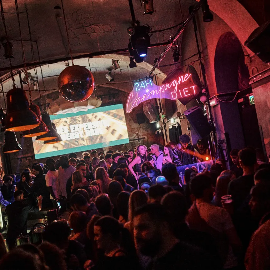 Ötkert Budapest eltűnt tinédzser