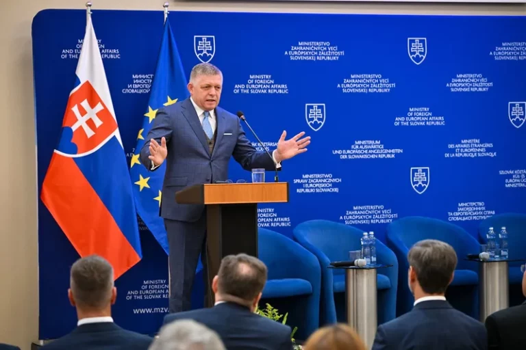 robert fico szlovákiai magyar politikus tüntetés benes-dekrétumok