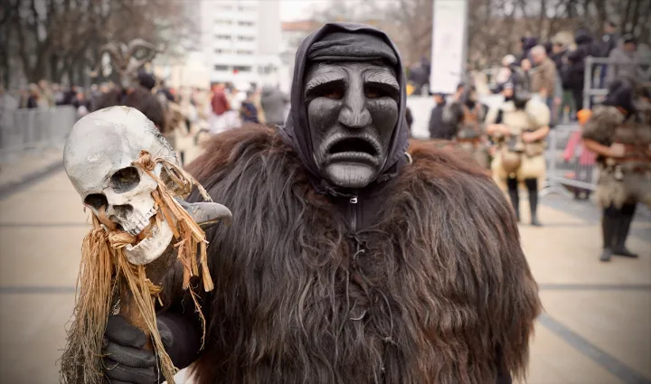 Surva Fesztivál félelmetes bolgár maszkok