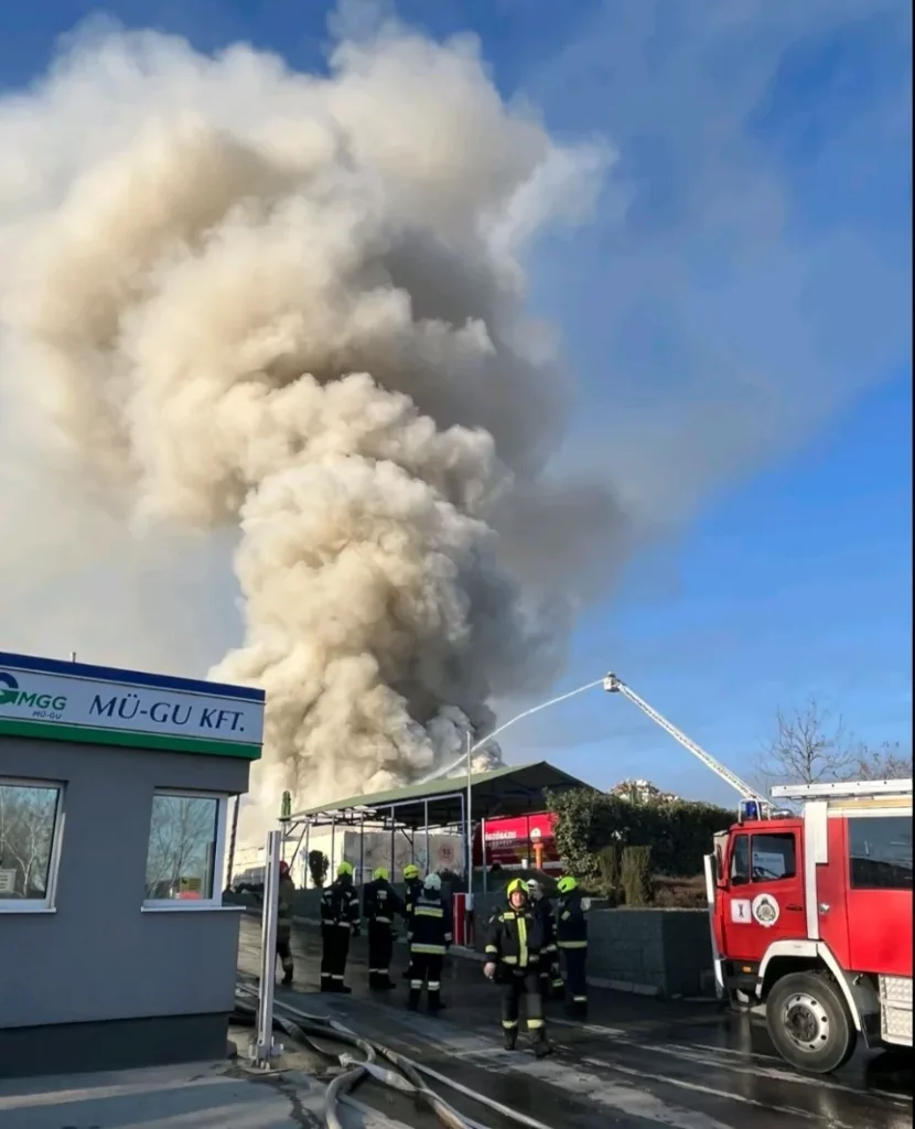 Félelmetes gombatölcsér Budapest felett Soroksáron