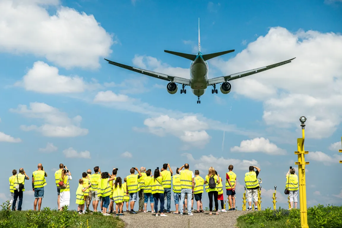 Felszálló repülőgépről esett le darab Budapestre