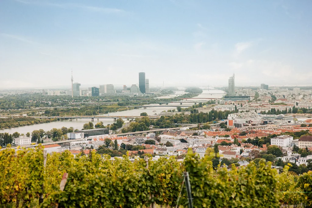 Bécs, ausztria Vienna_Skyline from Nussberg_(c) Paul Bauer