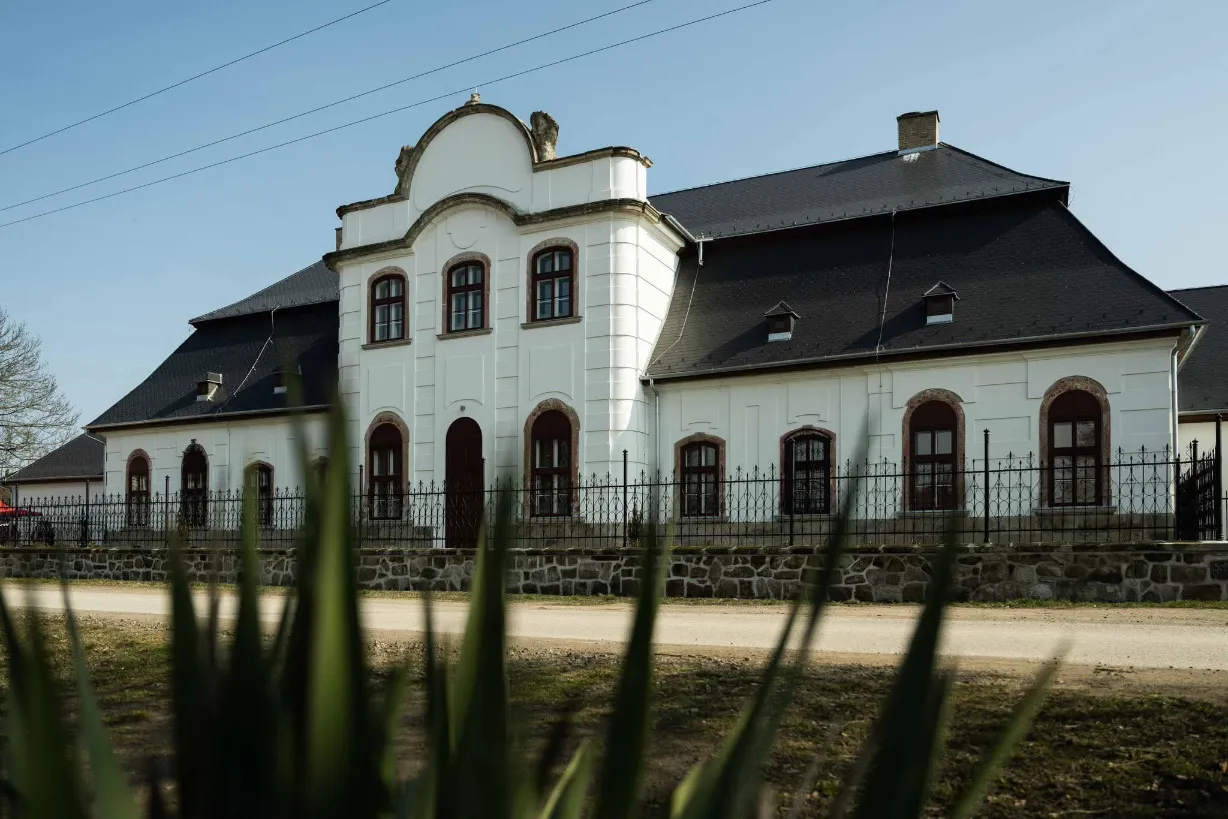 Megújult magyar kastély nyílt Boconádon