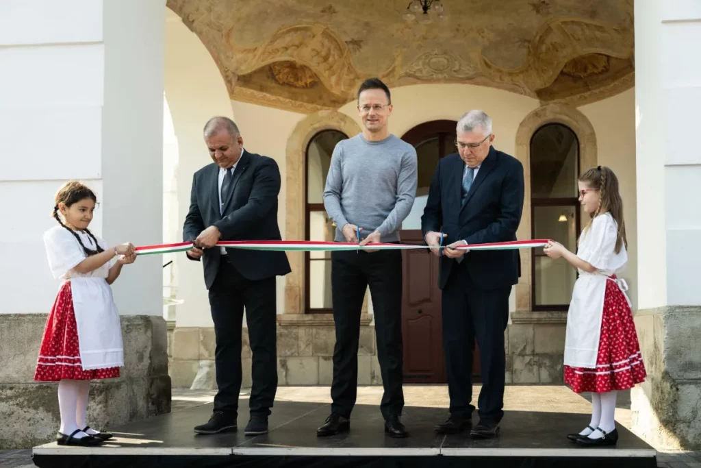 Megújult magyar kastély nyílt Boconádon