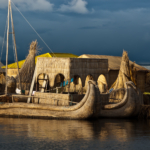 Úszó falu a Titicaca-tónál.