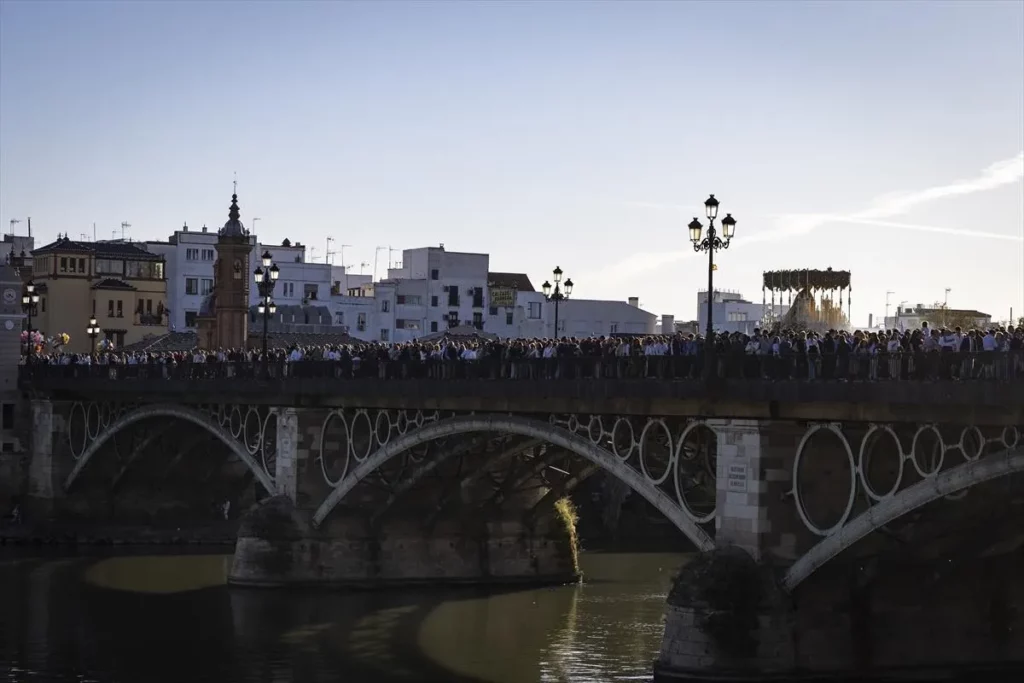 triana híd sevilla húsvét